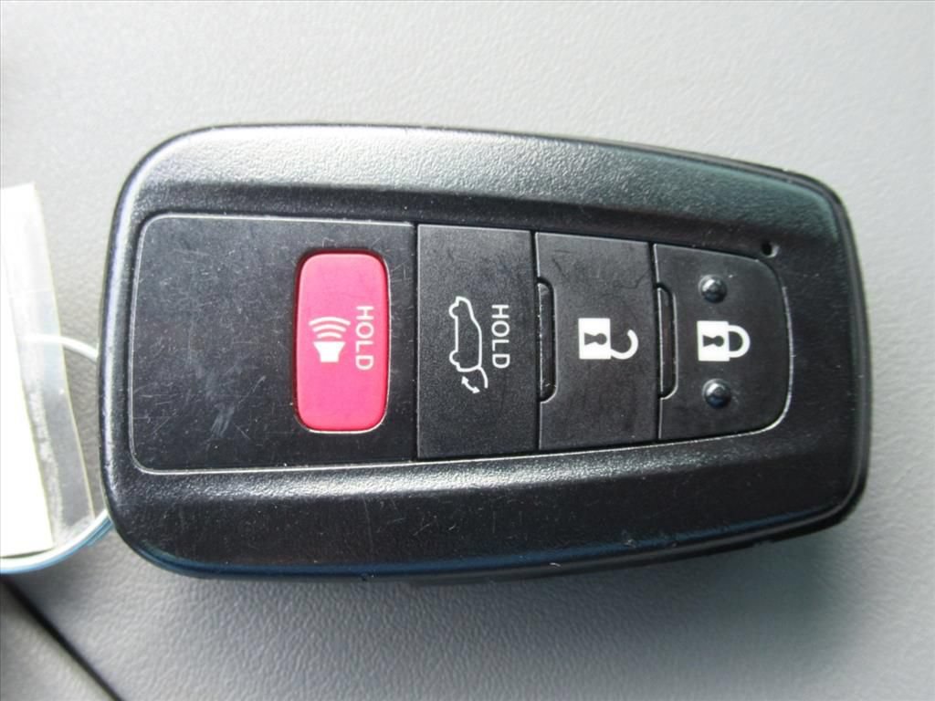 Used 2022 Toyota Highlander XLE FWD image 31