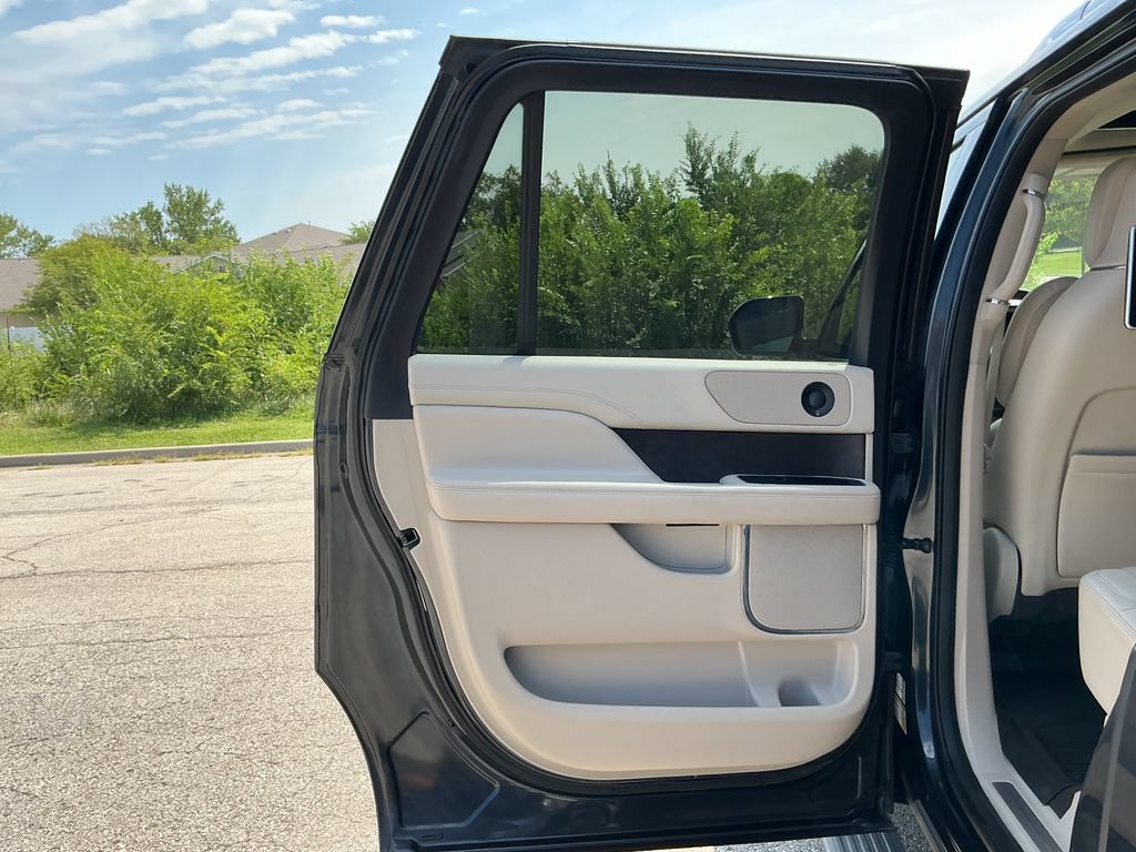 Used 2021 Lincoln Navigator L Reserve AWD/4WD image 14