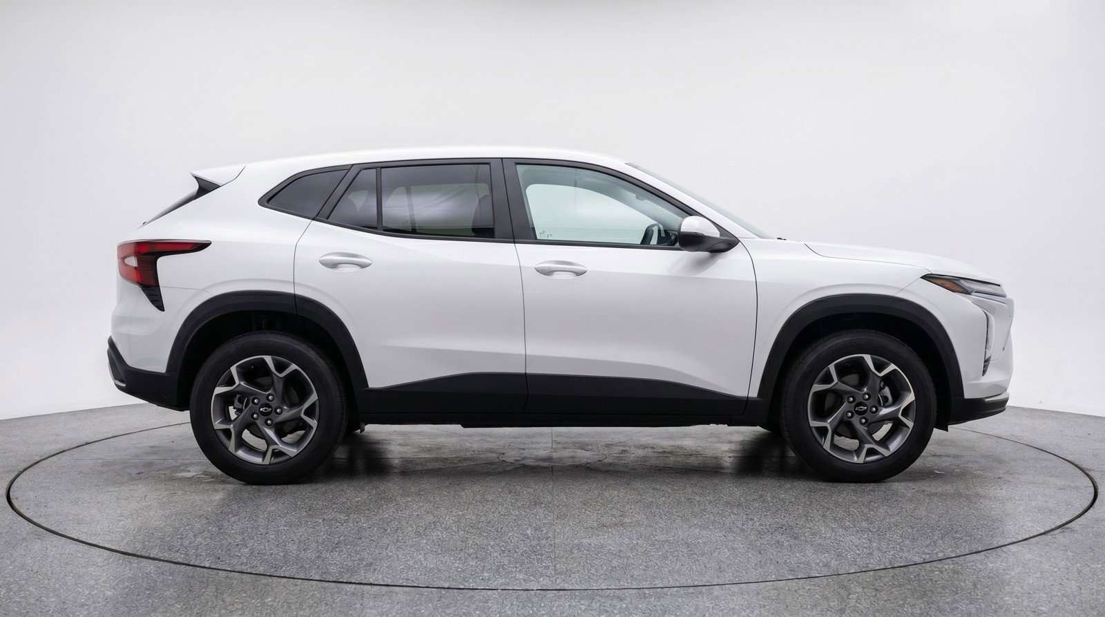 Used 2025 Chevrolet Trax LT FWD image 11