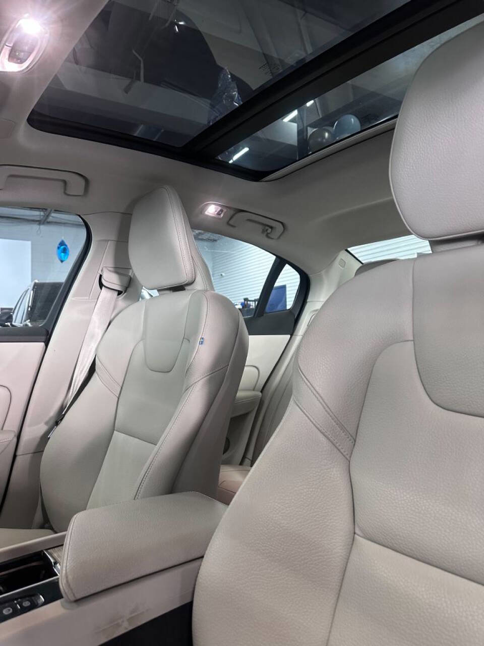 Used 2020 Volvo S60 T5 Momentum image 5