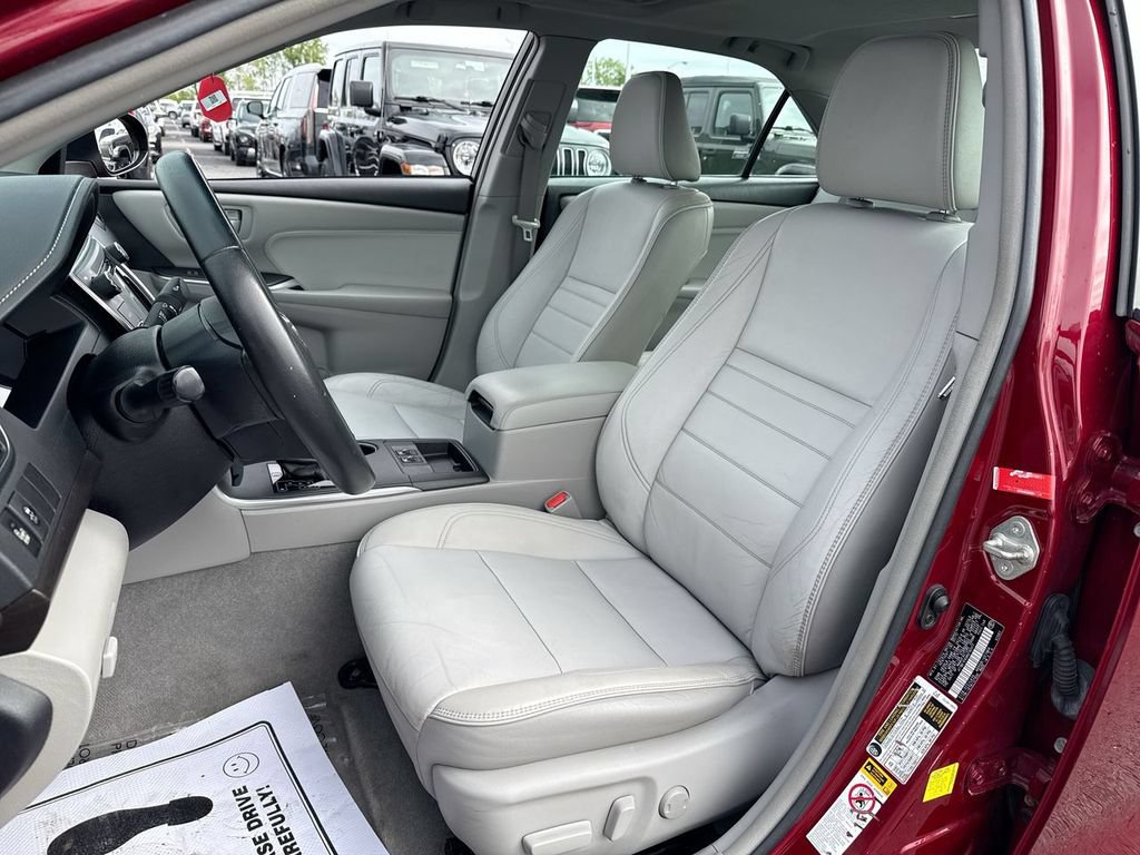 Used 2017 Toyota Camry XLE w/ Moonroof Package FWD image 11