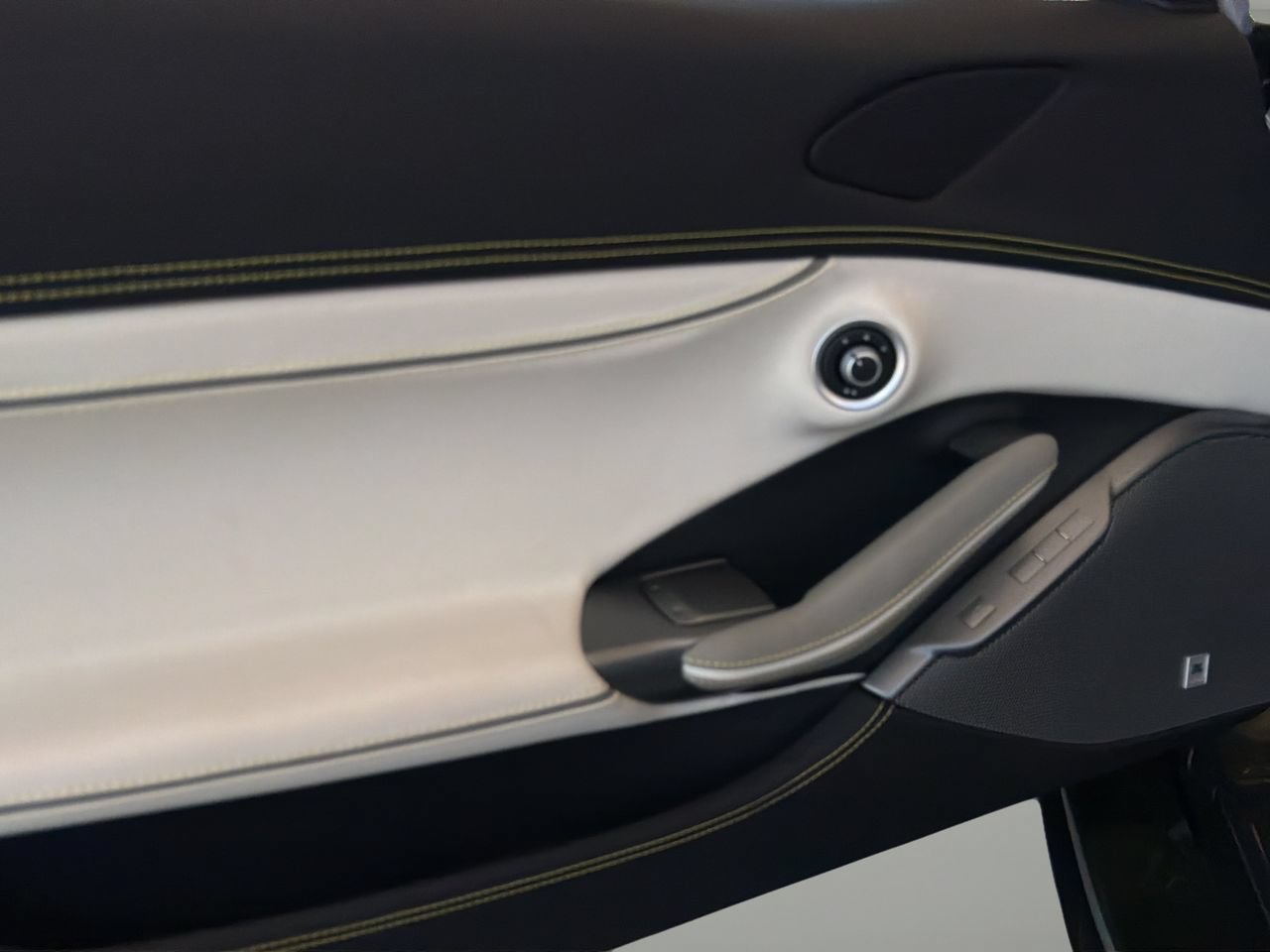 Used 2023 Ferrari Portofino M RWD image 10