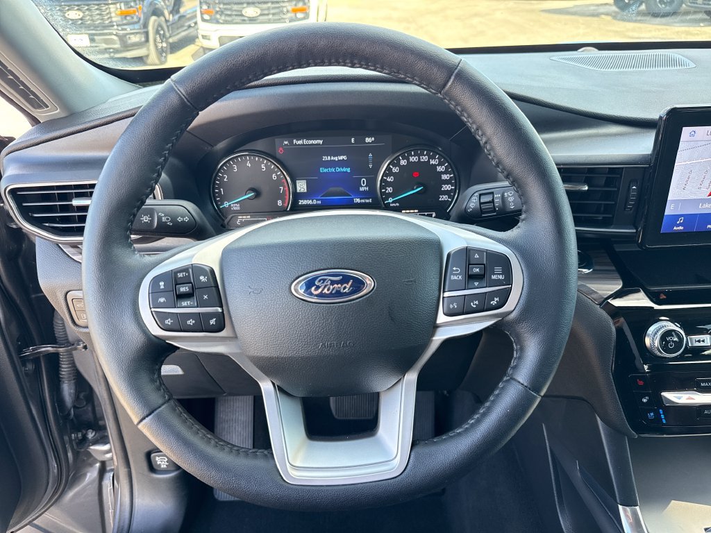 Certified 2022 Ford Explorer Limited AWD/4WD image 16