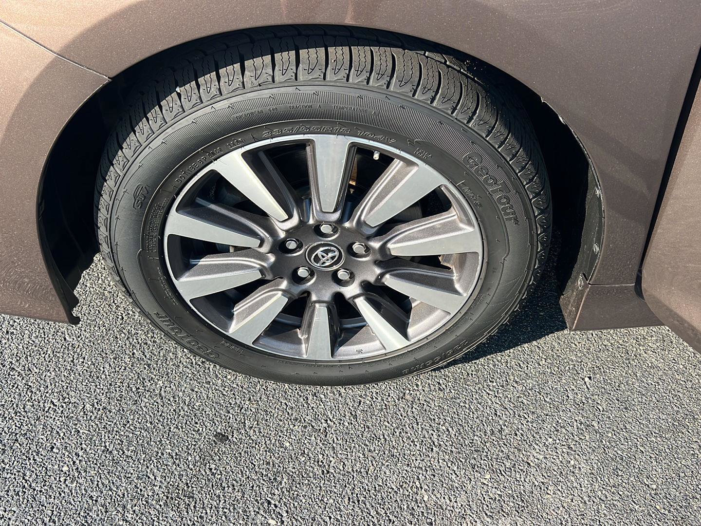 Used 2018 Toyota Sienna Limited Premium image 38