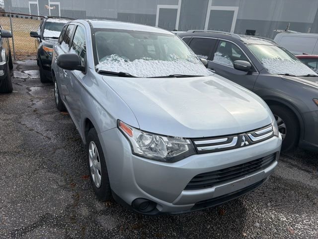Used 2014 Mitsubishi Outlander ES image 3