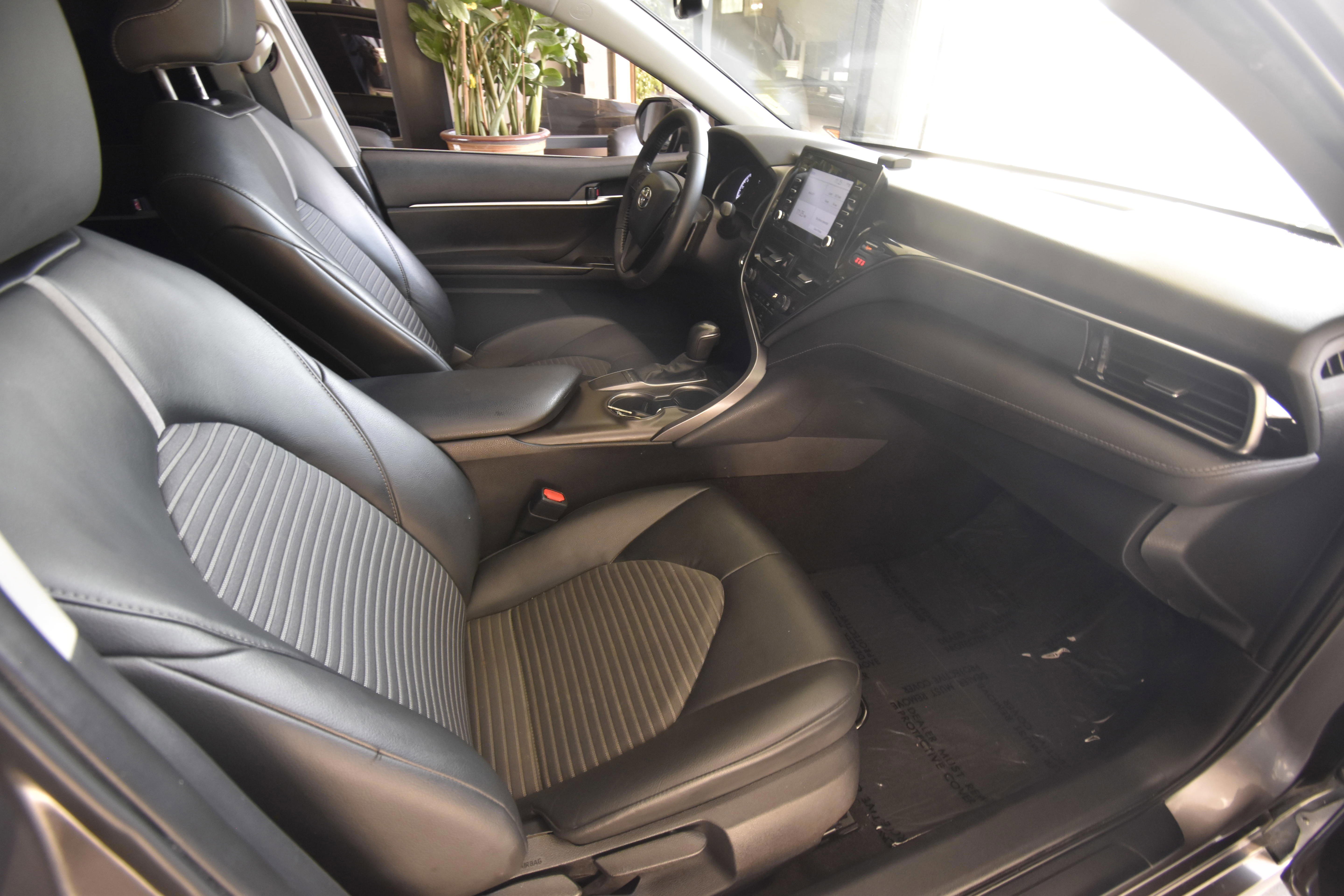 Used 2022 Toyota Camry SE image 12