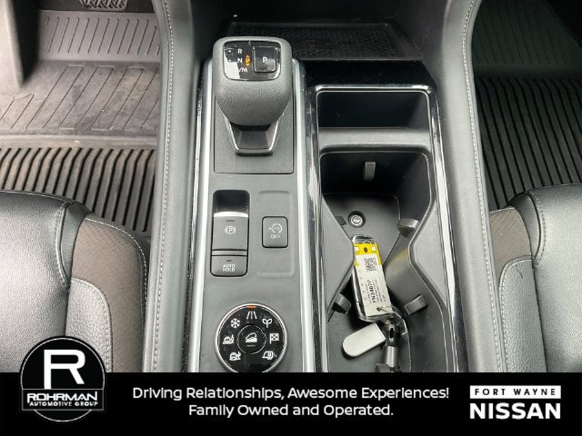 Used 2024 Nissan Pathfinder SL AWD/4WD image 26