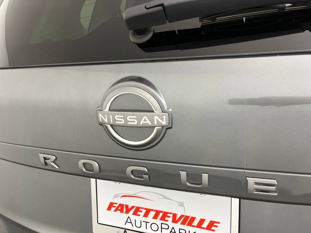 Used 2025 Nissan Rogue SV FWD image 4