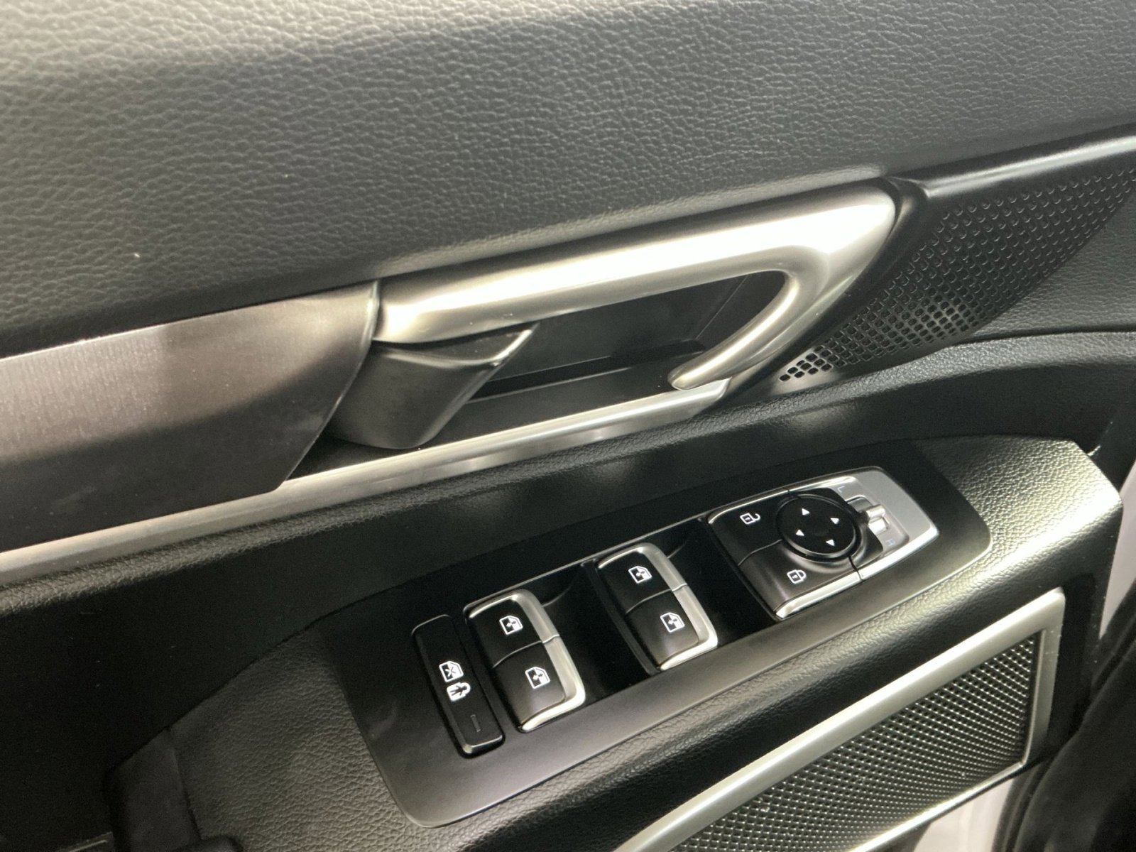 Used 2024 Kia Telluride LX image 16