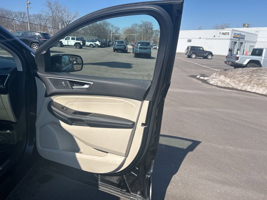 Used 2018 Ford Edge Titanium w/ Equipment Group 301A image 18