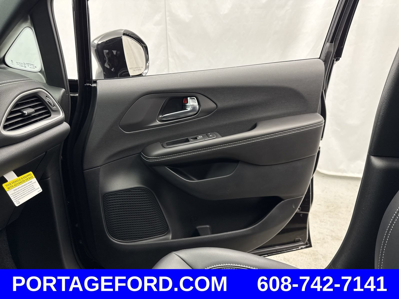 New 2026 Chrysler Pacifica Select w/ S Appearance Package FWD image 24