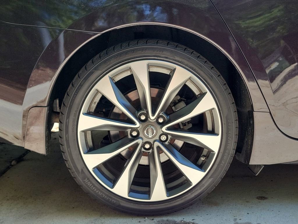 Used 2016 Nissan Maxima SR w/ Interior Lighting Package image 14