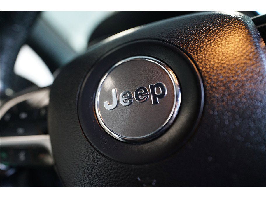 Used 2019 Jeep Grand Cherokee Altitude image 25