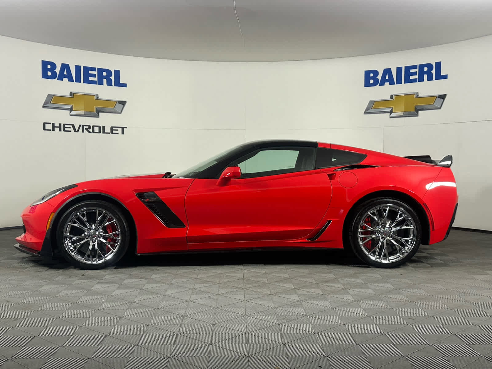 Used 2015 Chevrolet Corvette Z06 w/ 3LZ Preferred Equipment Group image 4