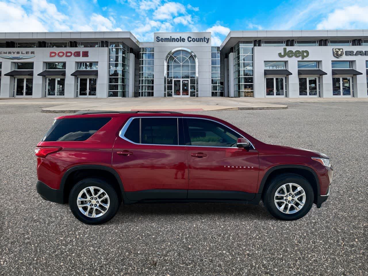 Used 2020 Chevrolet Traverse LT w/ Driver Confidence II Package FWD image 9