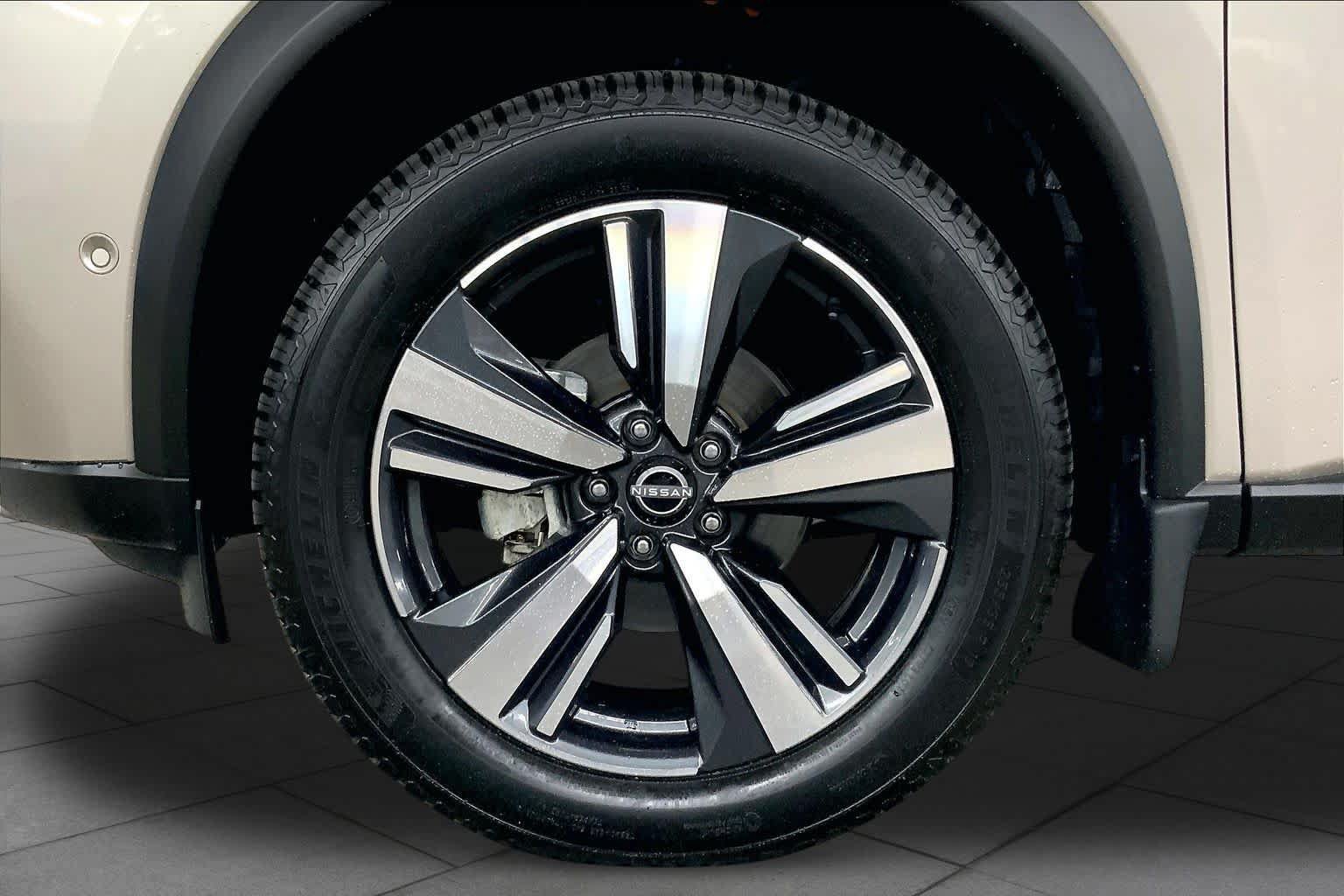 Used 2023 Nissan Rogue Platinum w/ Platinum Premium Package AWD/4WD image 11