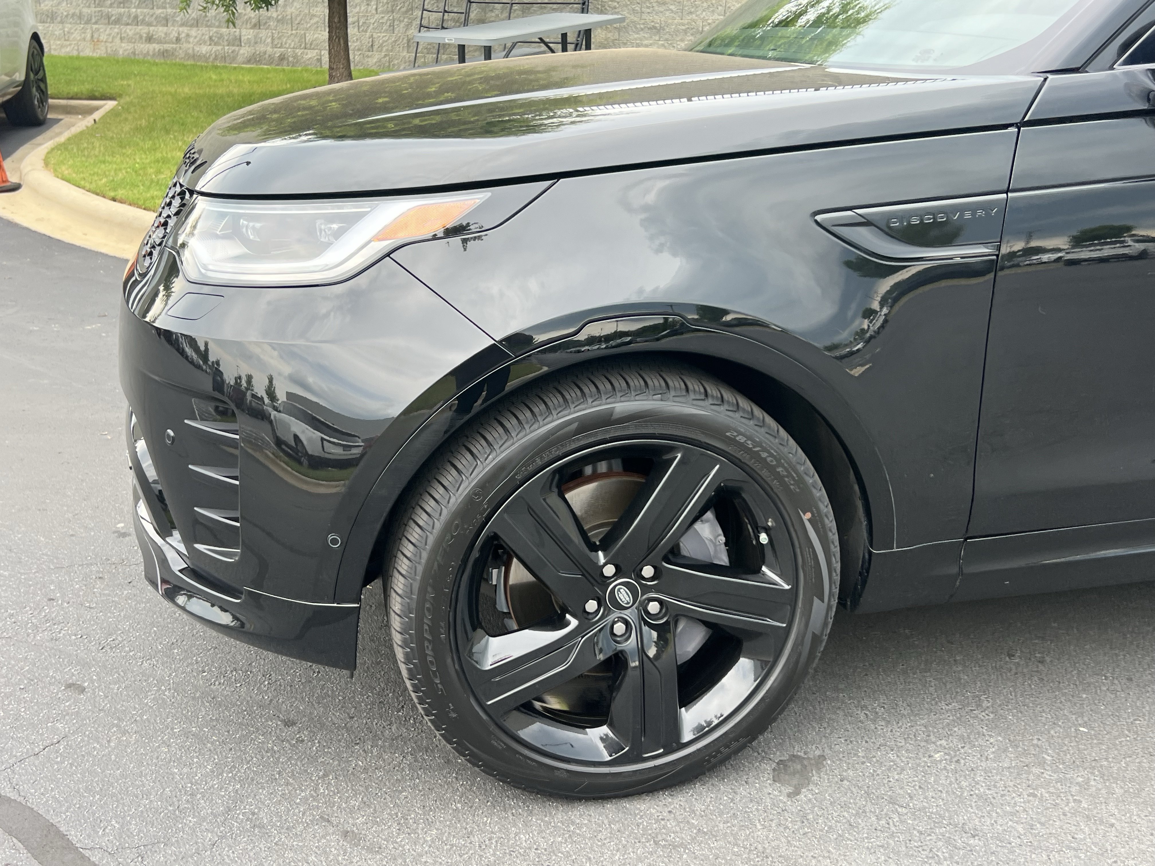 Certified 2023 Land Rover Discovery HSE R-Dynamic AWD/4WD image 13