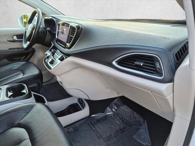 Used 2021 Chrysler Pacifica Touring-L w/ Uconnect Theater Family Group FWD image 20