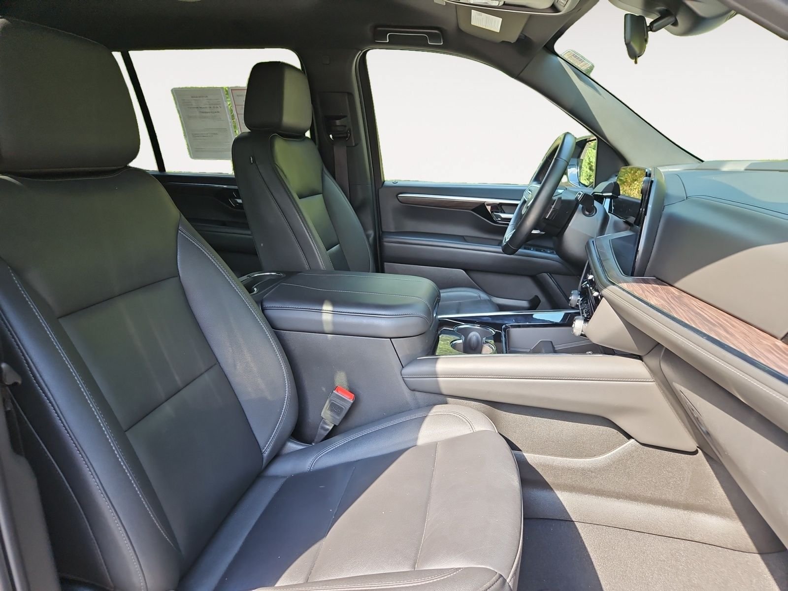 Used 2025 Chevrolet Suburban LT RWD image 15