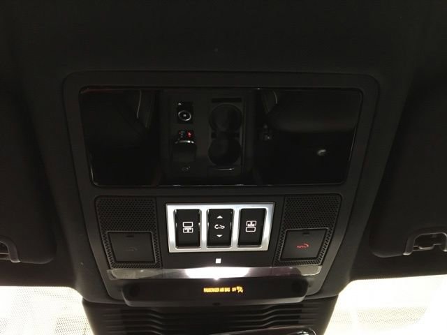 New 2024 Land Rover Discovery Dynamic SE image 19