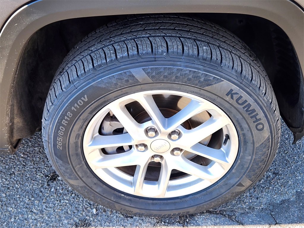 Used 2023 Jeep Grand Cherokee L Laredo image 17