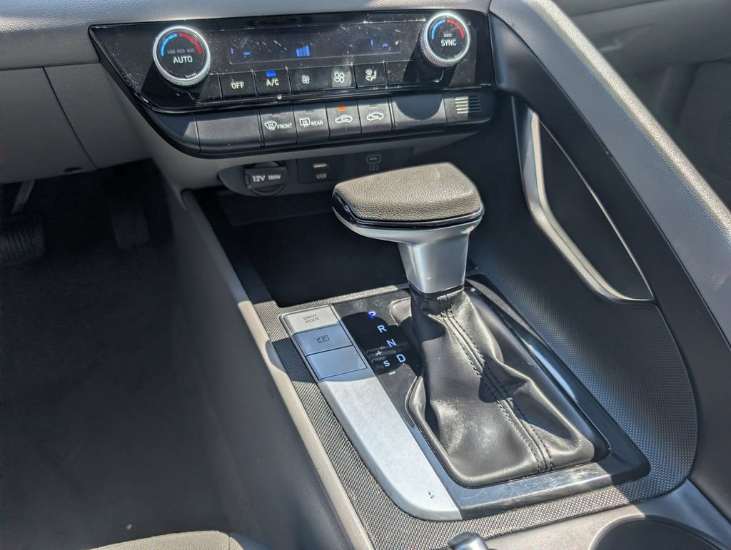 Used 2024 Hyundai Elantra SEL FWD image 17