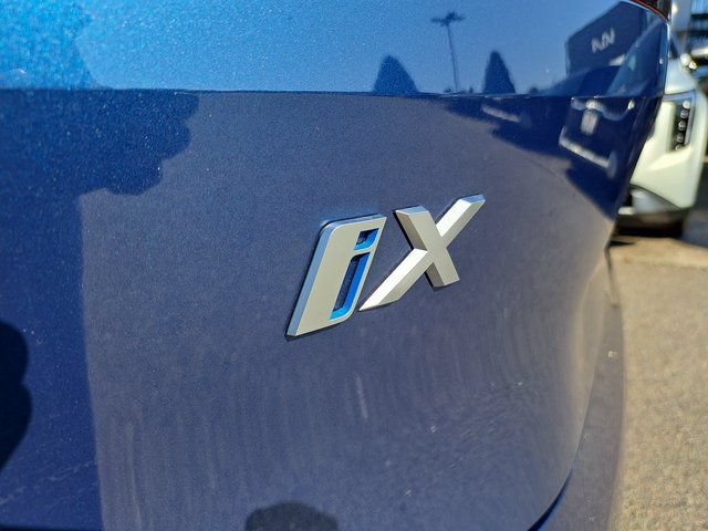 Used 2025 BMW iX xDrive50 w/ Premium Package AWD/4WD image 31