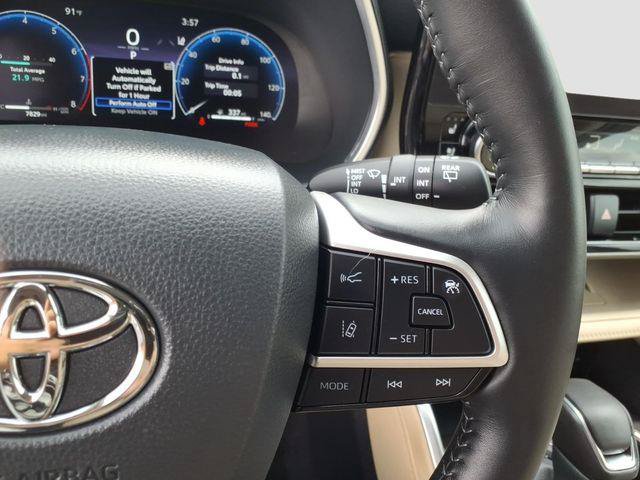 Certified 2024 Toyota Highlander Limited AWD/4WD image 10