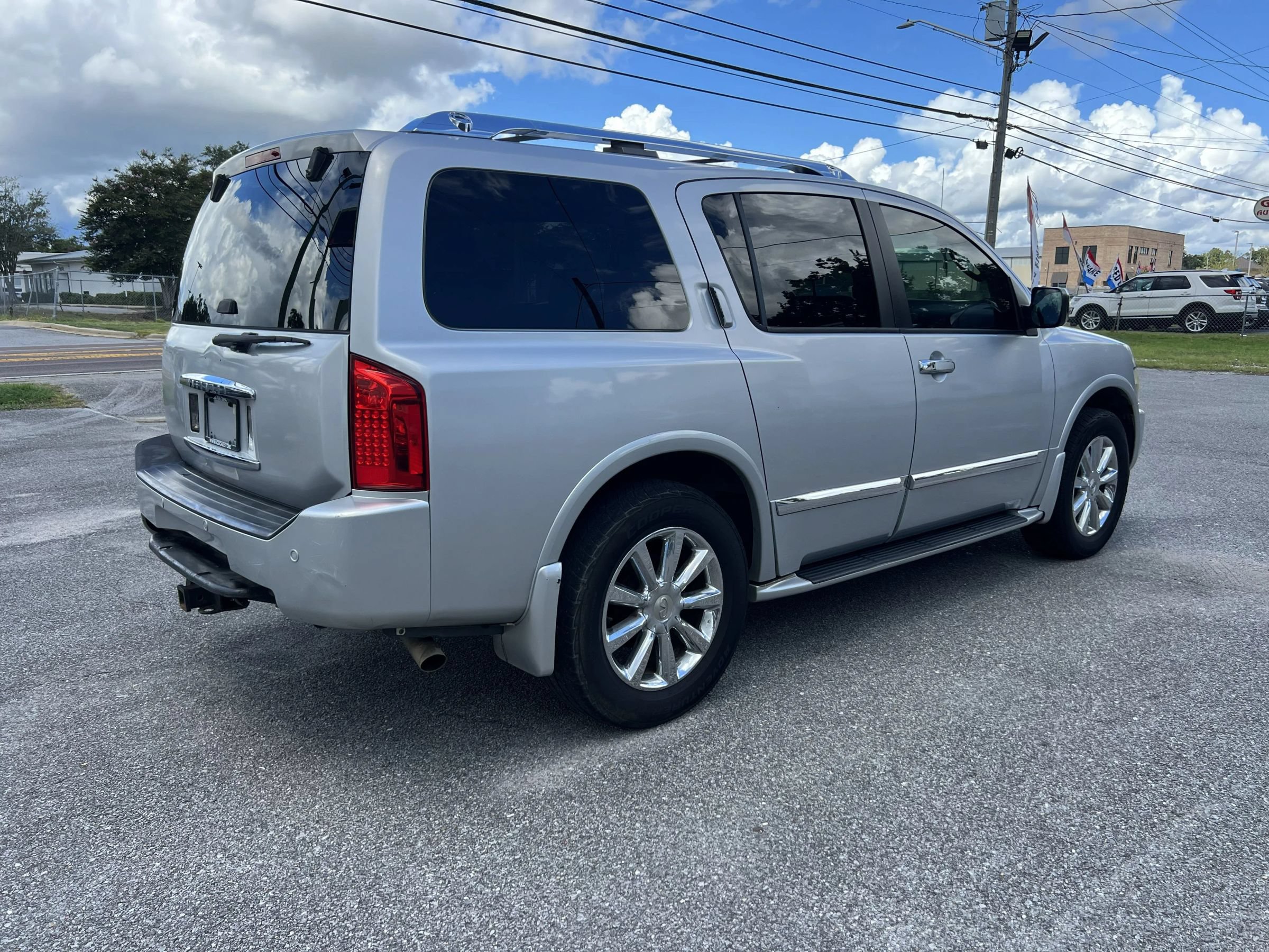 Used 2010 INFINITI QX56 4WD w/ Technology Pkg image 5
