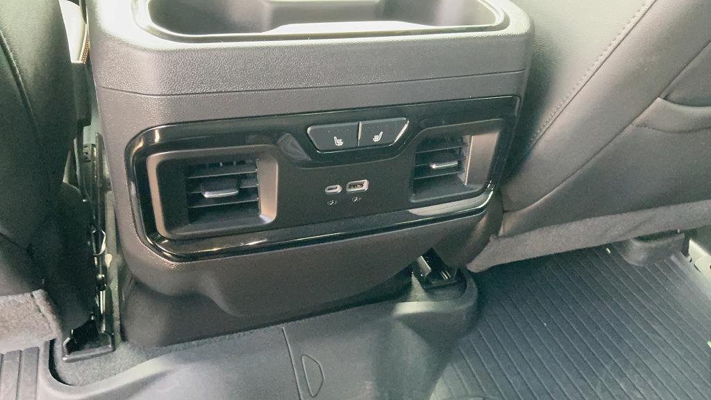 Used 2024 GMC Sierra 1500 AT4 w/ Technology Package AWD/4WD image 10
