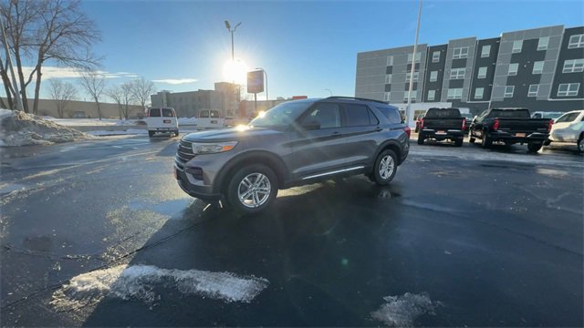 Used 2021 Ford Explorer XLT image 4