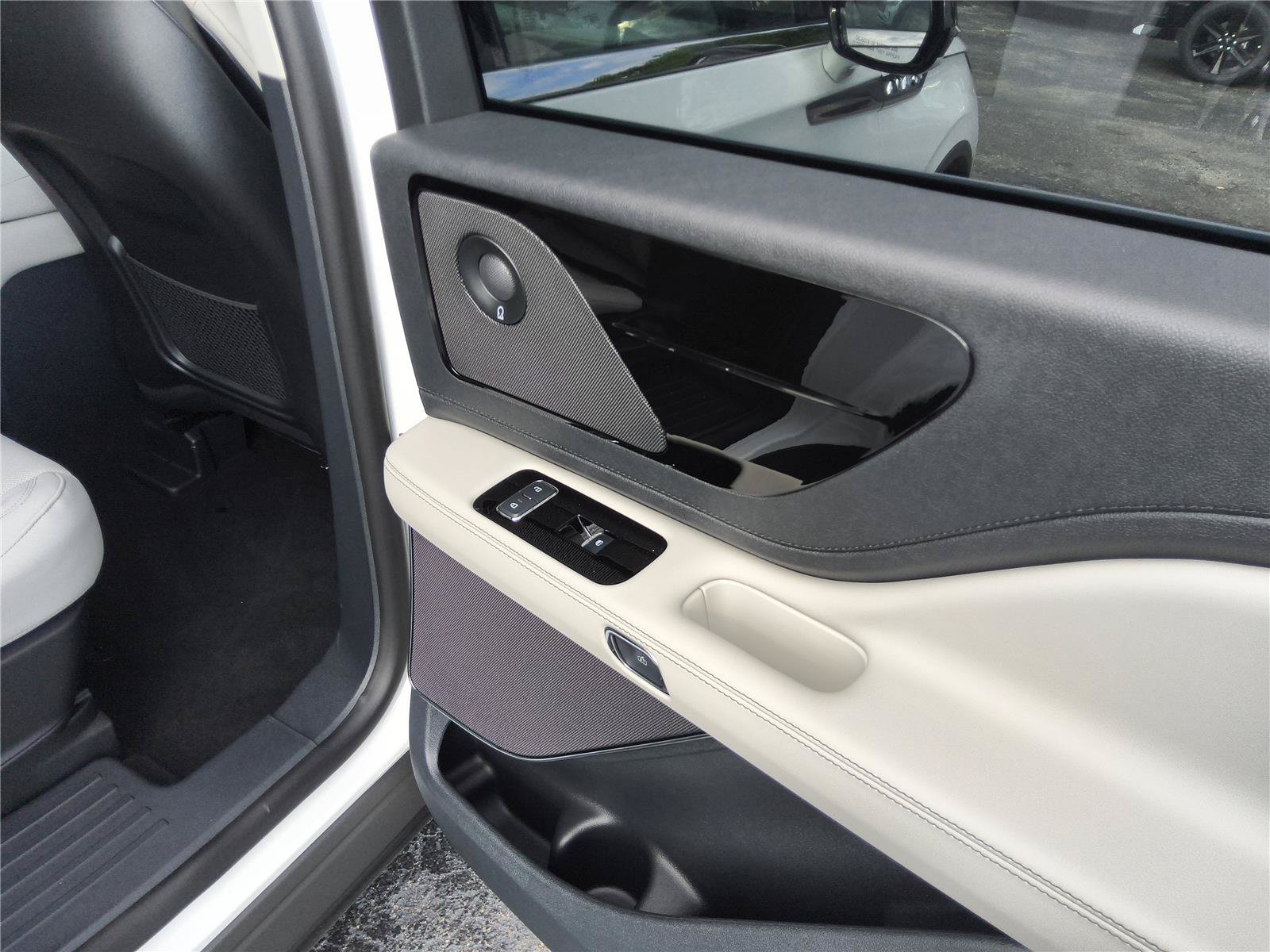 New 2026 Lincoln Aviator Reserve w/ Illumination Package RWD image 22