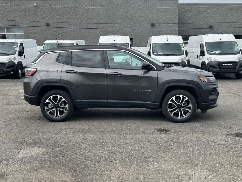 Used 2022 Jeep Compass Limited AWD/4WD image 2