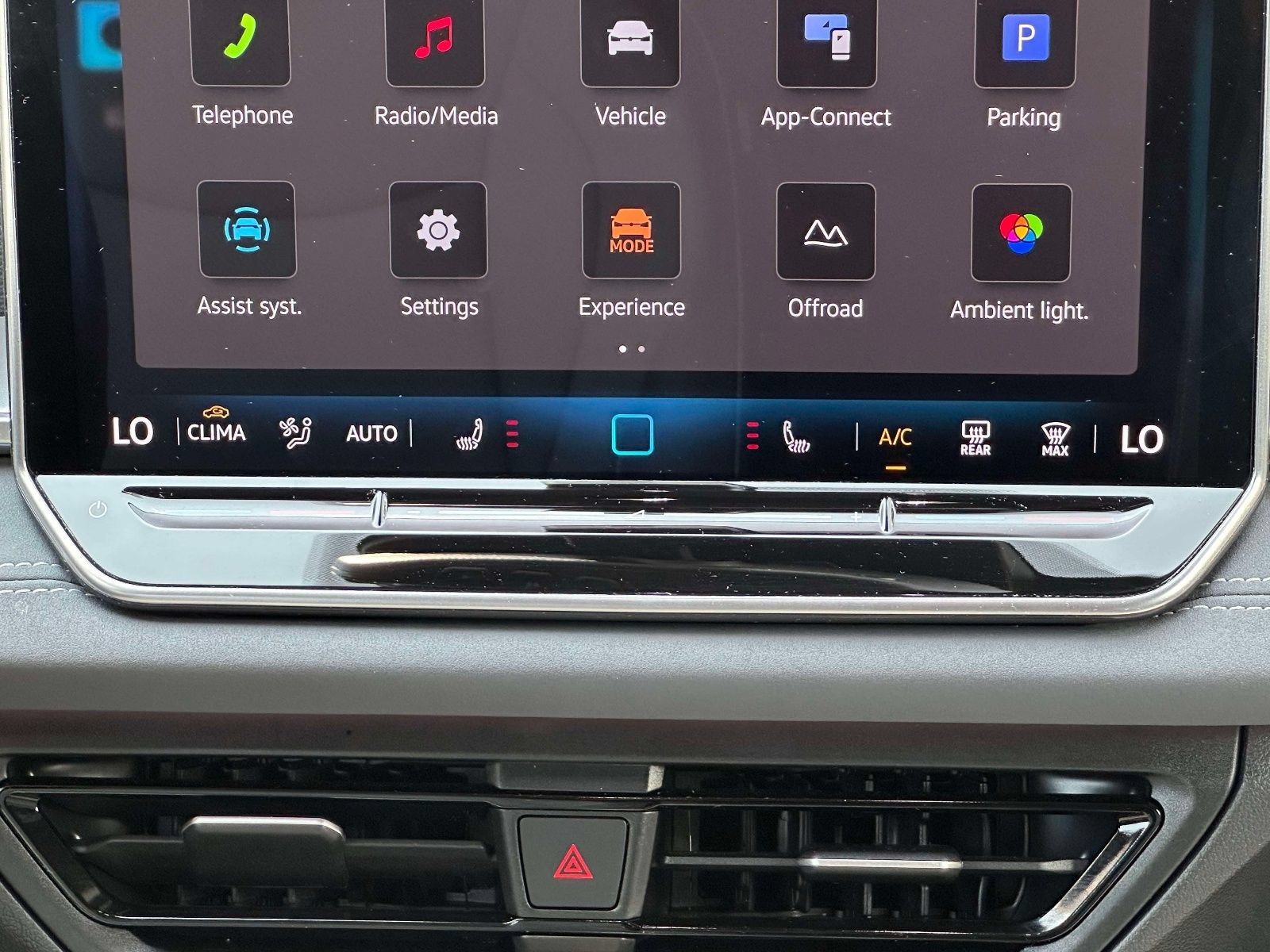 Certified 2026 Volkswagen Tiguan SE R-Line AWD/4WD image 19