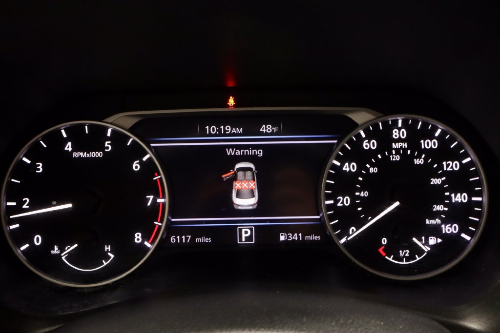 Certified 2025 Nissan Sentra SR FWD image 29
