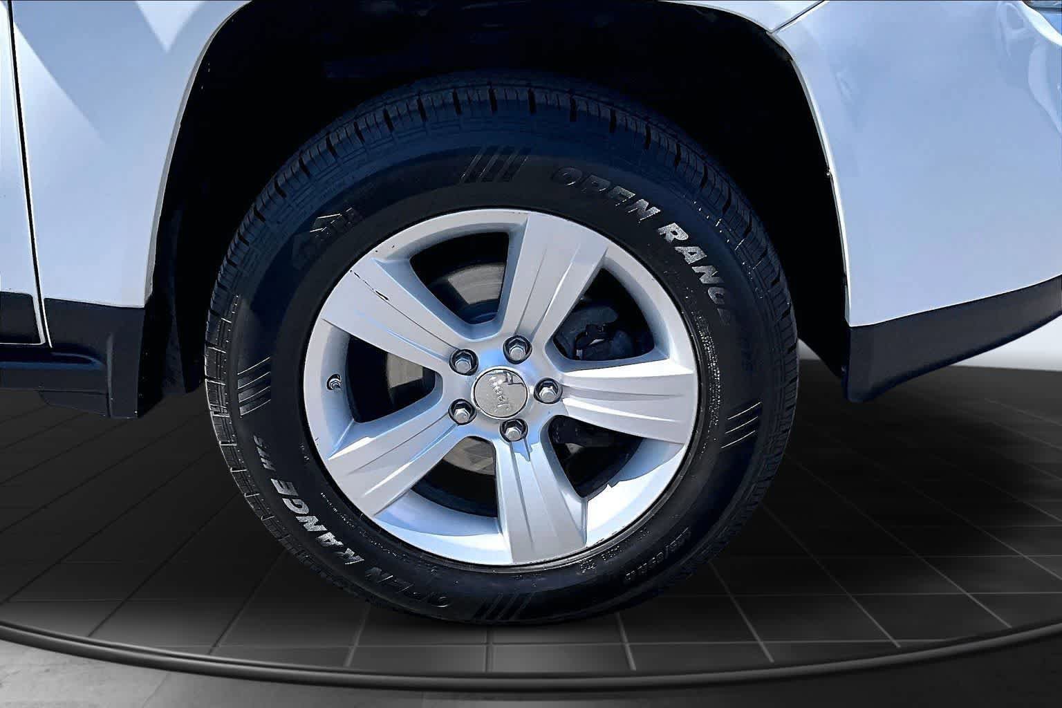 Used 2012 Jeep Compass Sport AWD/4WD image 34
