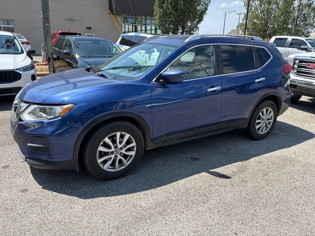 Used 2017 Nissan Rogue SV FWD image 1