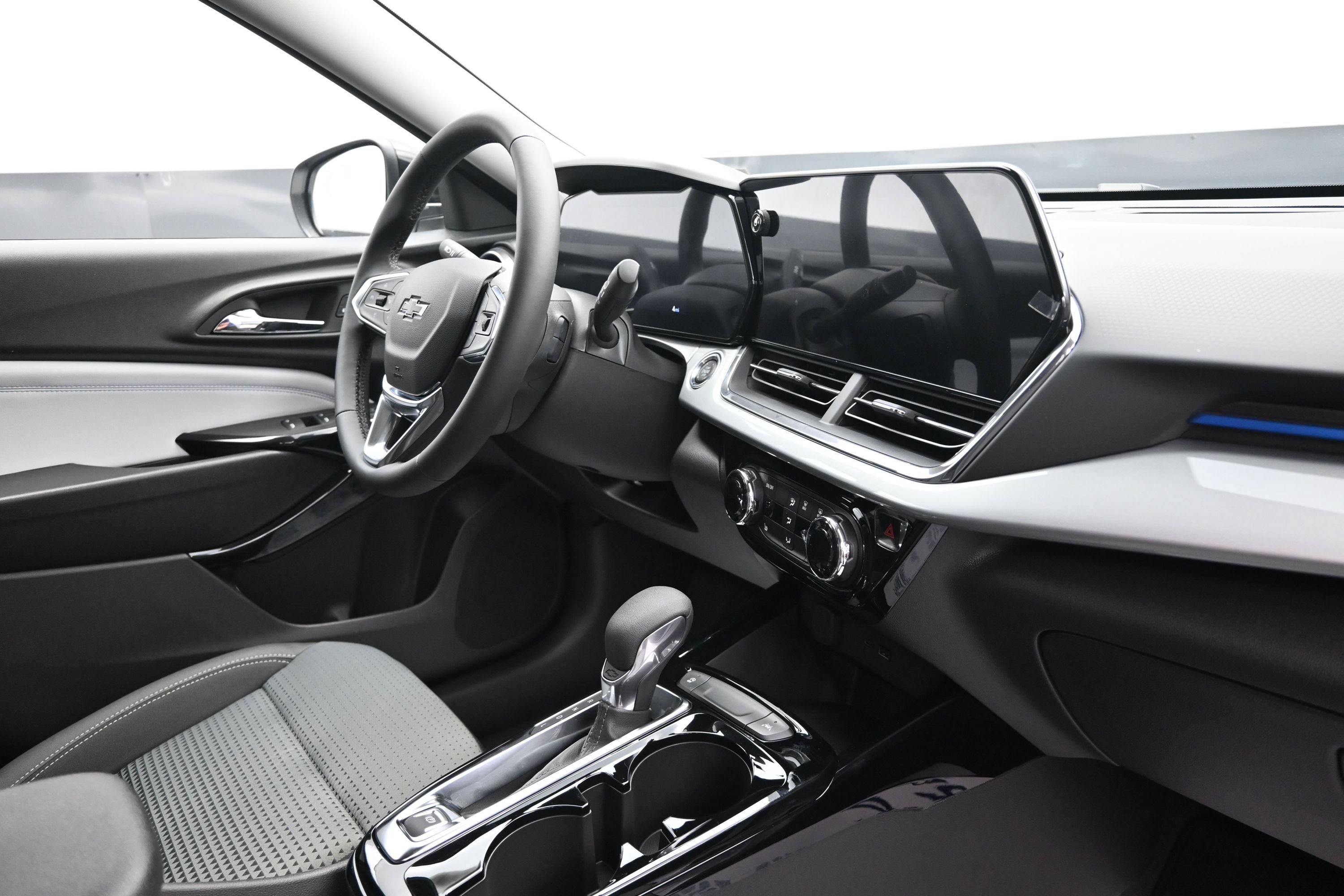 New 2026 Chevrolet Trax LT w/ Driver Confidence Package FWD image 30