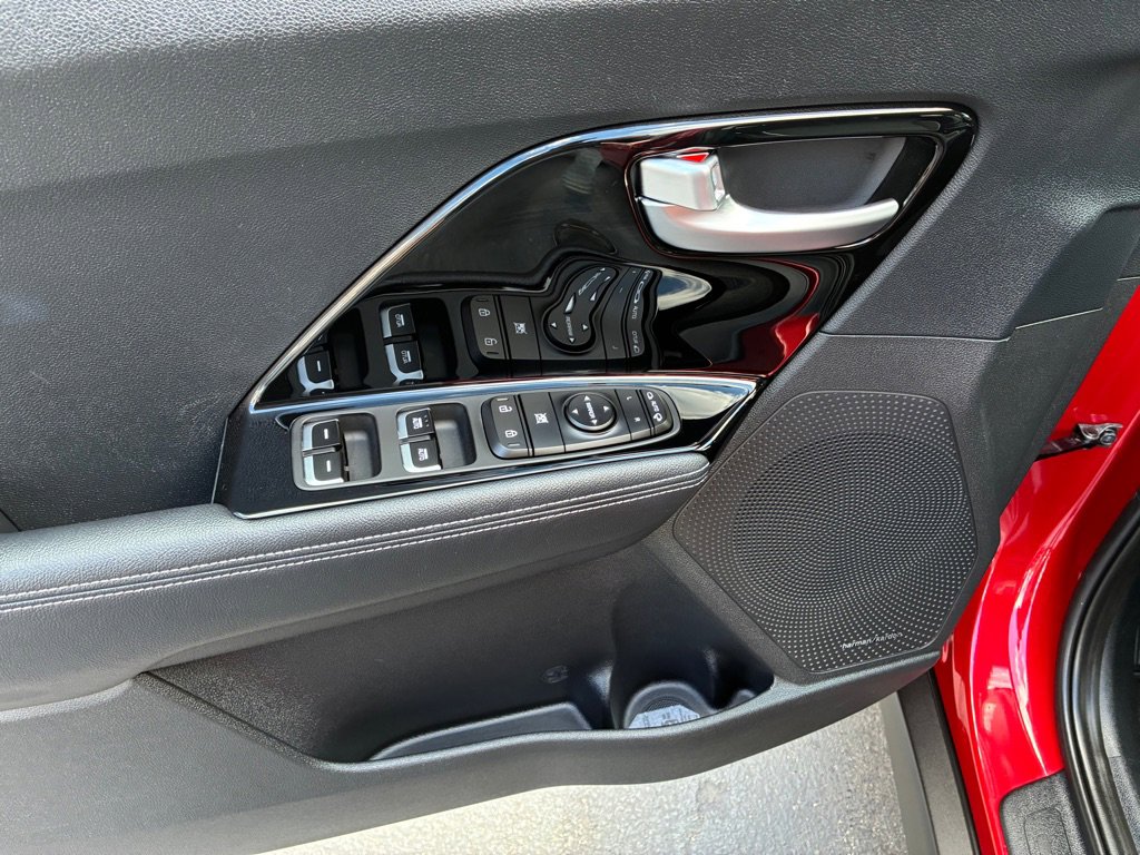 Used 2022 Kia Niro EX w/ Cold Weather Package image 16