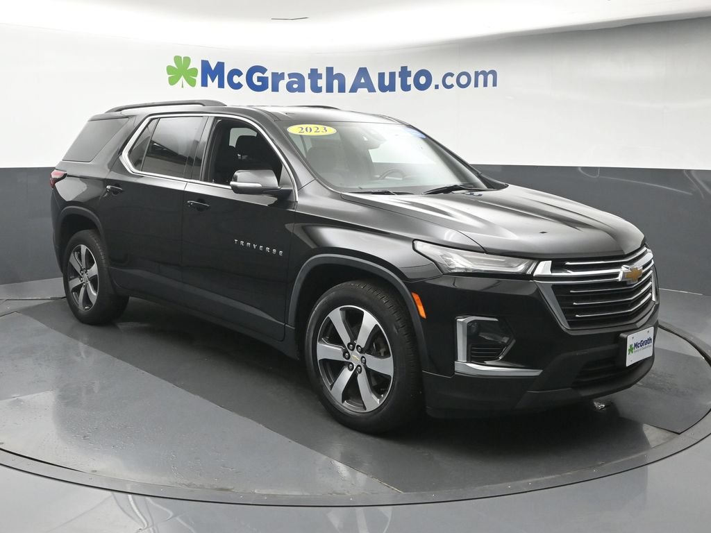 Used 2023 Chevrolet Traverse LT w/ LT Premium Package AWD/4WD image 2