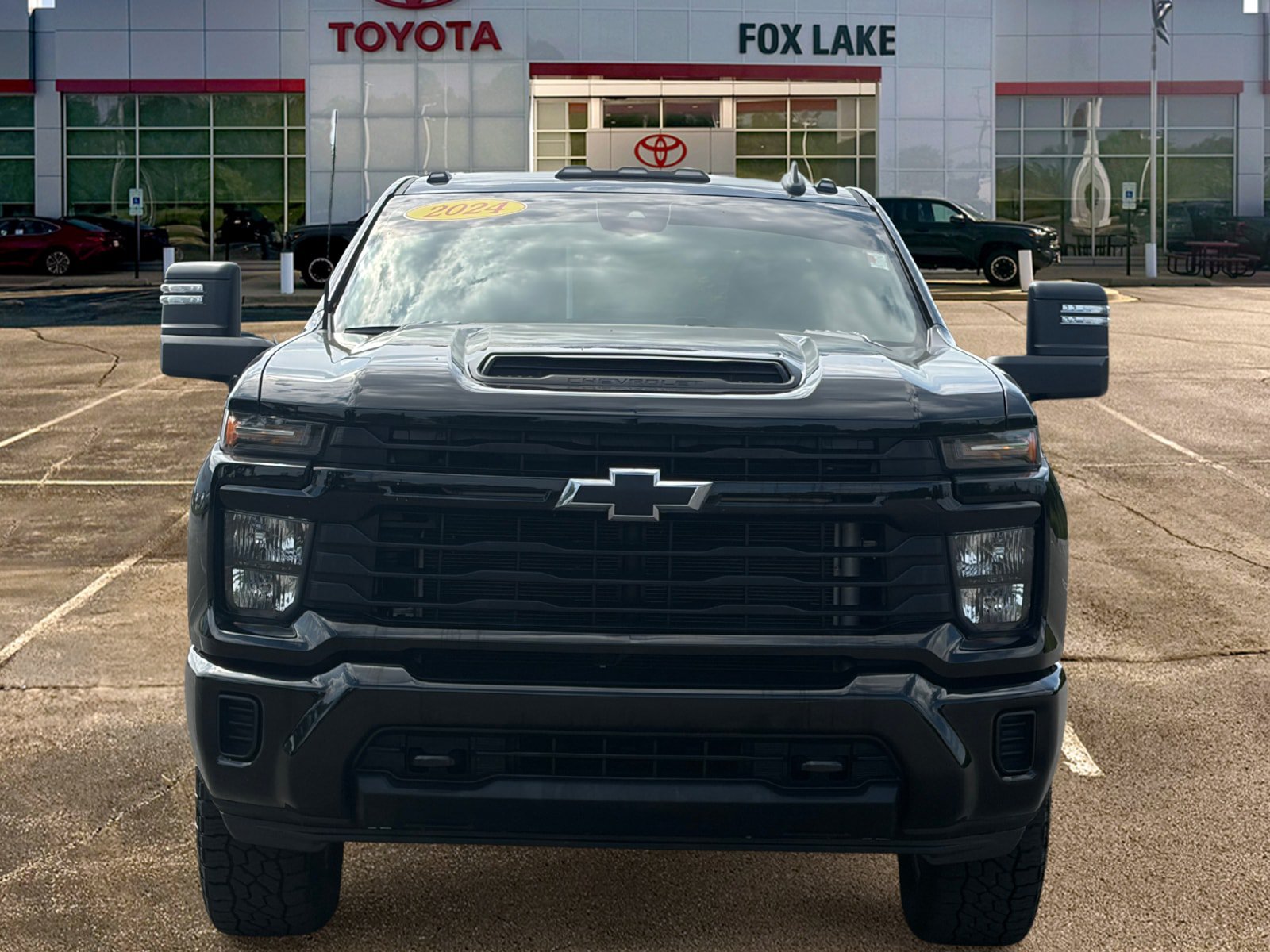 Used 2024 Chevrolet Silverado 2500 Custom w/ Custom Value Package AWD/4WD image 8