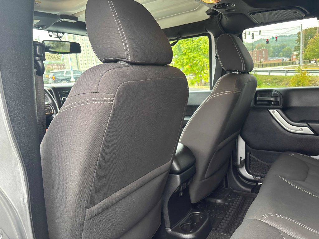 Used 2015 Jeep Wrangler Unlimited Sahara AWD/4WD image 20