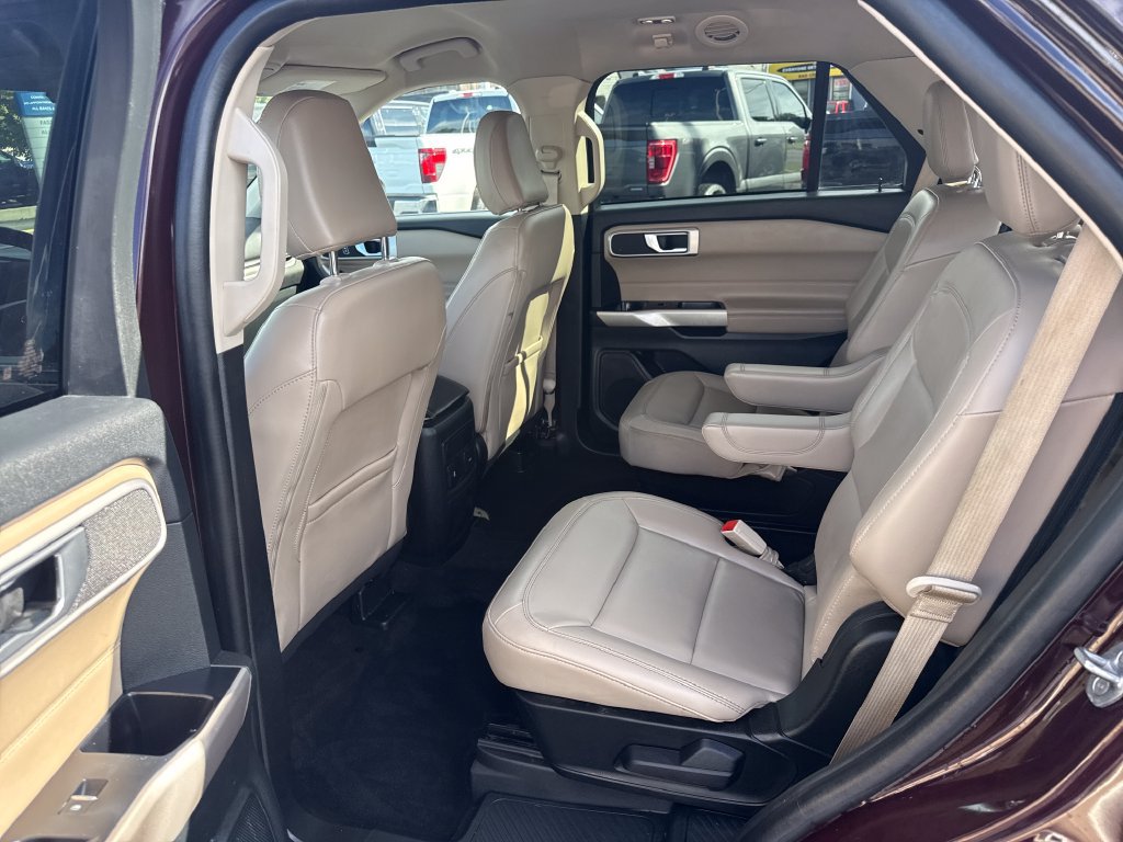 Used 2023 Ford Explorer XLT w/ Equipment Group 202A AWD/4WD image 16