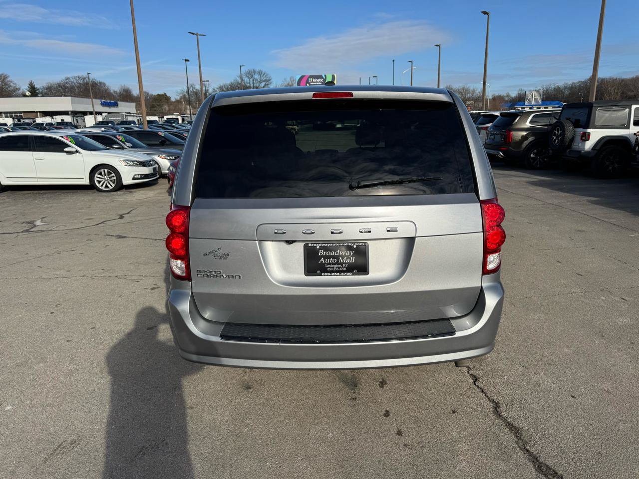 Used 2017 Dodge Grand Caravan SE FWD image 4