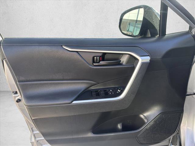 Used 2021 Toyota RAV4 LE image 10