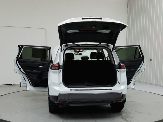 Used 2025 Nissan Rogue SL image 14