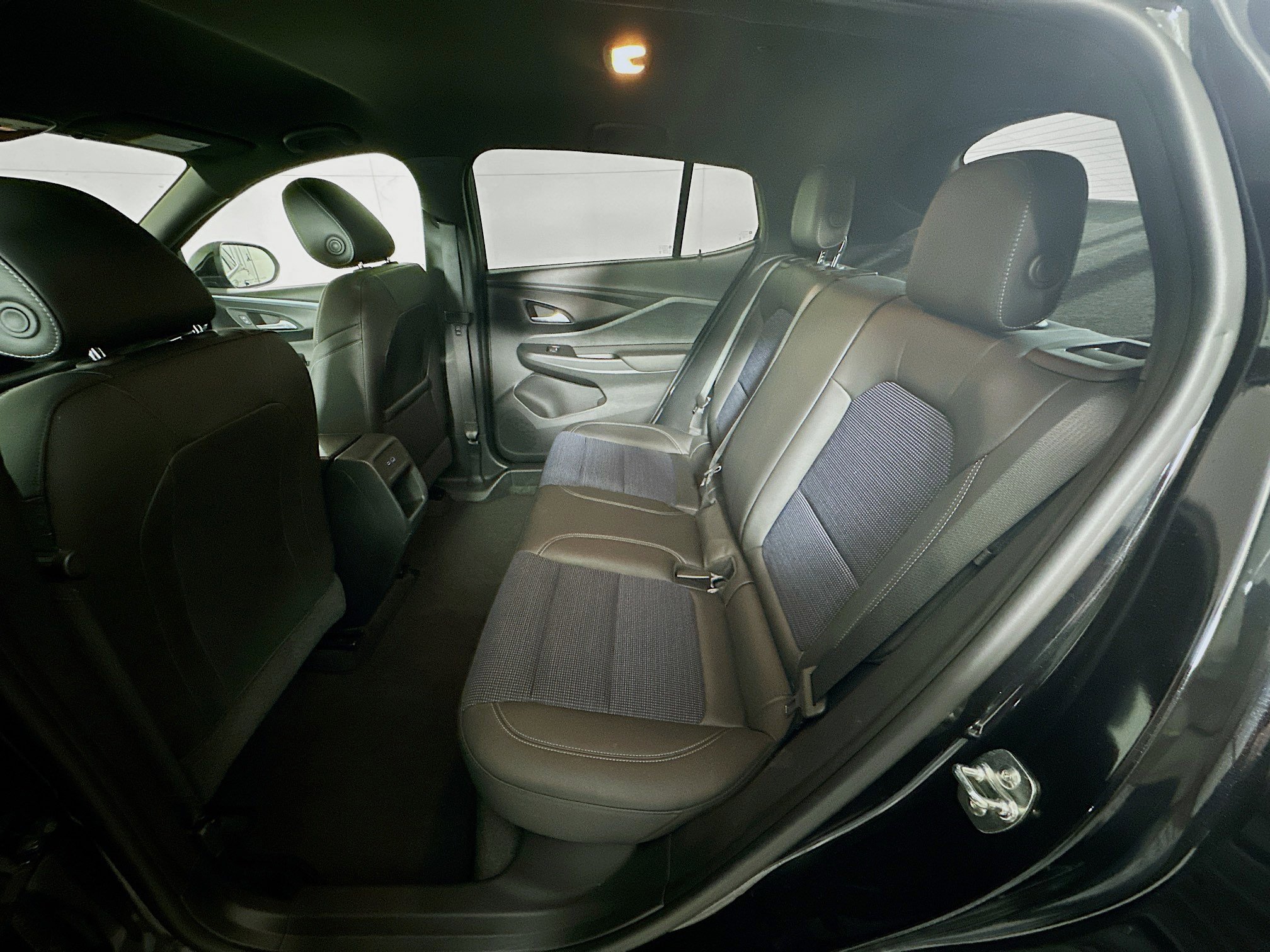 Used 2025 Buick Envista Preferred image 27