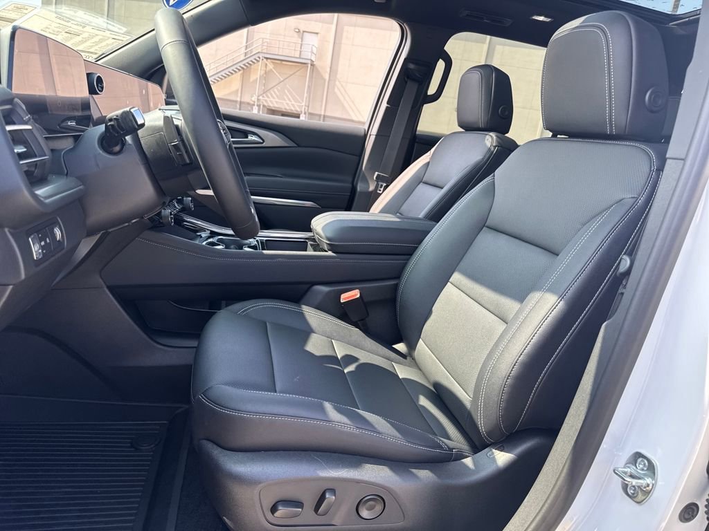 New 2026 Chevrolet Traverse LT w/ Sun and Wheel Package image 16