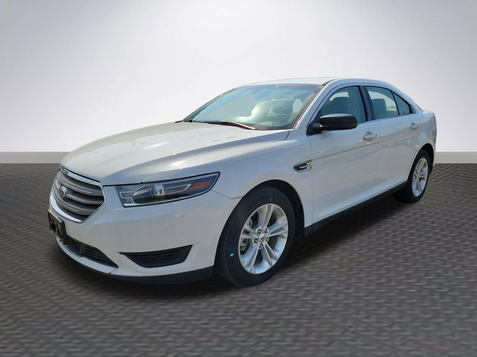 Used 2018 Ford Taurus SE FWD image 3