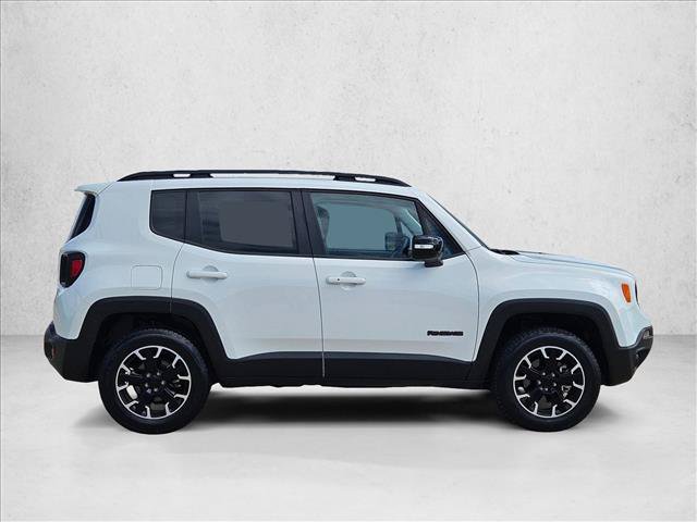 Used 2023 Jeep Renegade Latitude AWD/4WD image 4